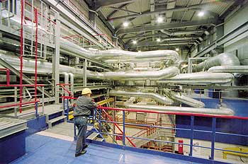 Heizkraftwerk in Mitte: Blick in den Maschinenraum