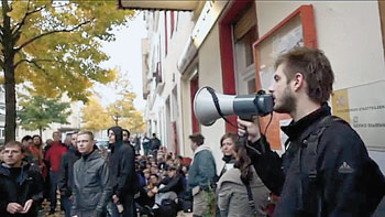 Blockadeaktion zur Verhinderung der Zwangsräumung in der Lausitzer Straße