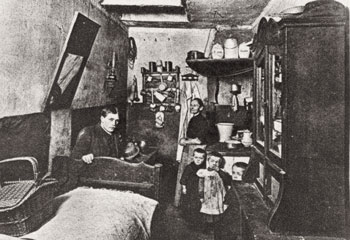 Wohn- und Schlafkammer um 1900