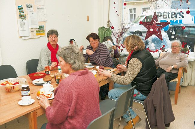 Obdachlose bekommen bei „Evas Haltestelle“ etwas zu Essen Obdachlose bekommen bei „Evas Haltestelle“ etwas zu Essen