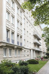 Wohnpalast am Ostseeplatz, Fassade