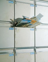 Überquellender Briefkasten Überquellender Briefkasten