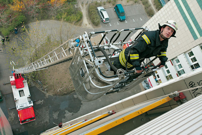 Feuerwehrdrehleiter im Einsatz