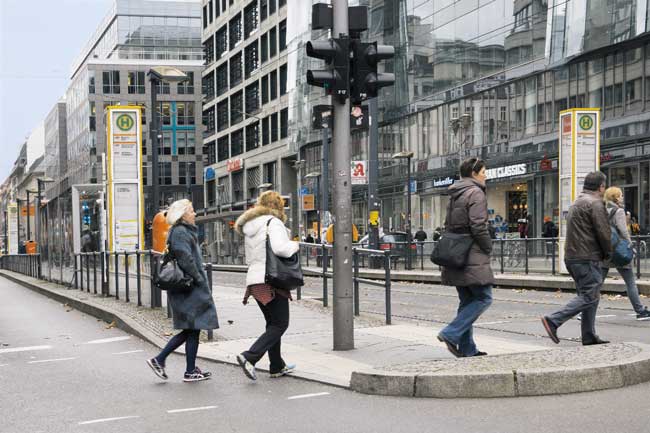 Stufenlos erreichbare Tramhaltestelle in der Friedrichstraße