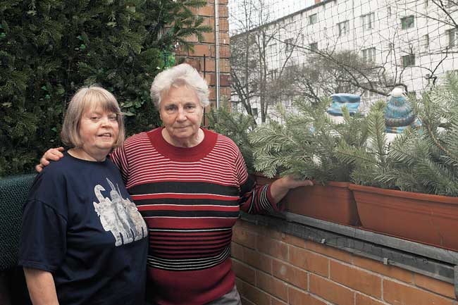 Gisela Voß mit Renate Brandtstäter