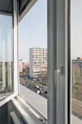 Geöffnetes Schallschutzfenster Geöffnetes Schallschutzfenster