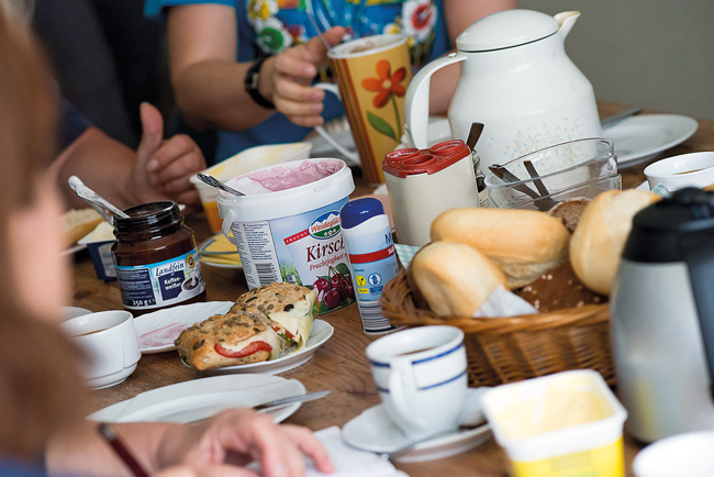 Frühstückstisch in 'Evas Haltestelle'