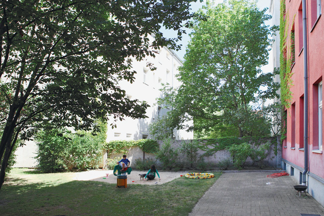 Bewohnergarten in der Otto-Franke-Straße 74 Bewohnergarten in der Otto-Franke-Straße 74