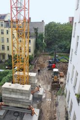 Baustelle für ein neues Quergebäude am Petersburger Platz 8