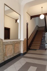 Gründezeit-Treppenhaus mit Marmorverzierungen Gründezeit-Treppenhaus mit Marmorverzierungen