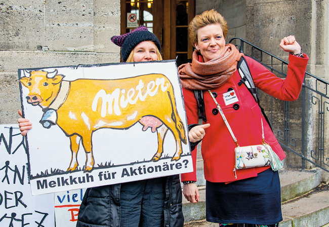 Mieterprotest vor dem Rathaus Treptow-Köpenick