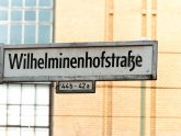 Straßenschild 'Wilhelminenhofstraße'