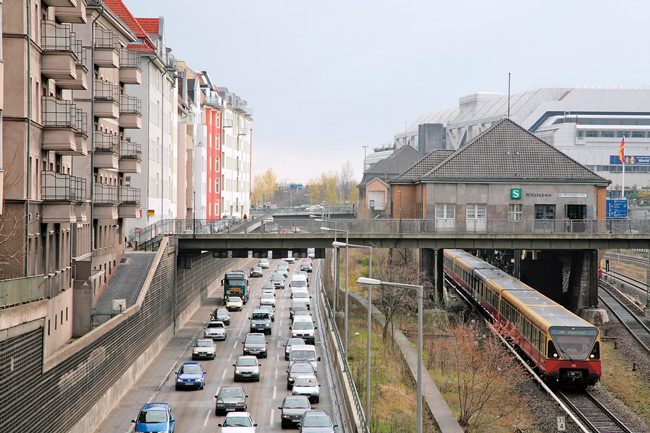 Stadtautobahn, S-Bahnhof und ICC Stadtautobahn, S-Bahnhof und ICC
