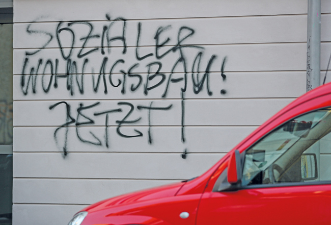 Graffito: Sozialer Wohnungsbau! Jetzt! Graffito: Sozialer Wohnungsbau! Jetzt!