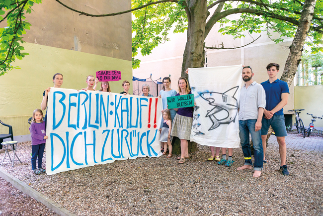 Protestplakat mit Mietern der Grafenhagener Straße 5
