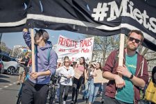 Demonstranten auf der Mieter-Demo