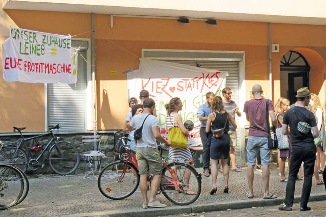 Protest-Transparente in der Leinestraße