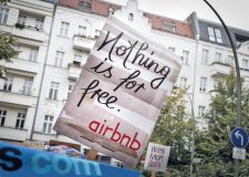 Plakat ,Nothing is for free. airbnb‘