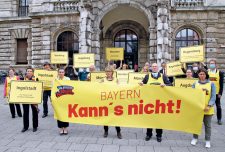 Protest in Bayern vor dem Verfassungsgerichtshof
