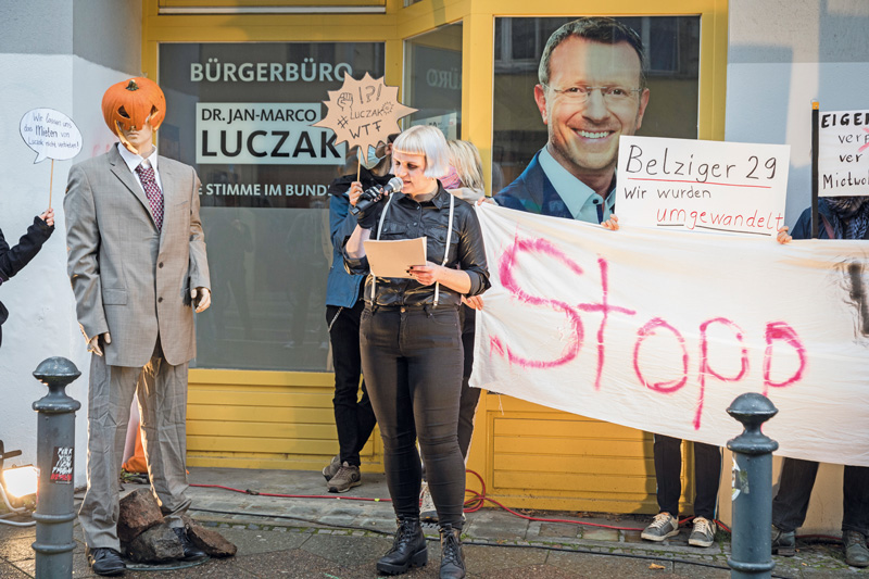Protest vor dem Bürgerbüro von Jan-Marco Luczak
