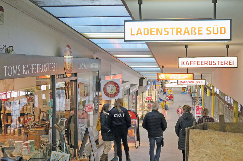 Ladenstraße im U-Bahnhof Ladenstraße im U-Bahnhof