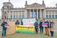 Transparente vor dem Reichstag