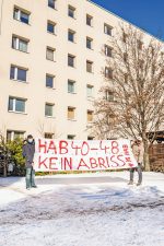 Protestbanner vor der Habersaathstraße 40