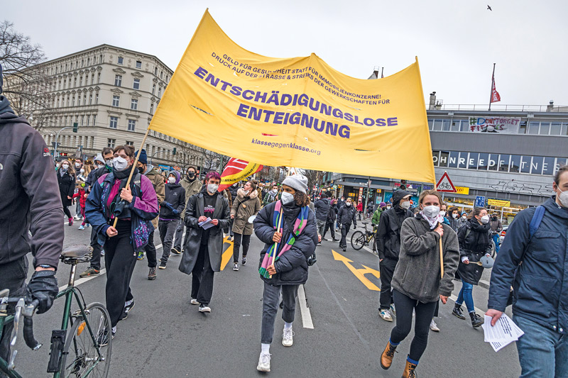 Wohnungspolitische Demonstration, Transparent: Entschädigungslose Enteignung Wohnungspolitische Demonstration, Transparent: Entschädigungslose Enteignung