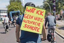 Fahrrad-Demo: ,Wat ick gern hätte: Autofreie Städte'