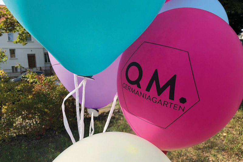Lufballons mit Beschriftung: QM.Germaniagarten