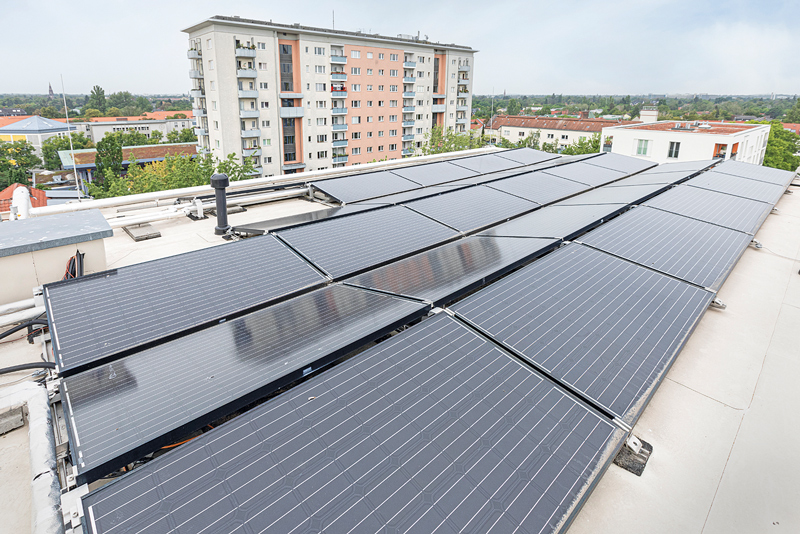 Fotovoltaik-Paneele auf dem Dach