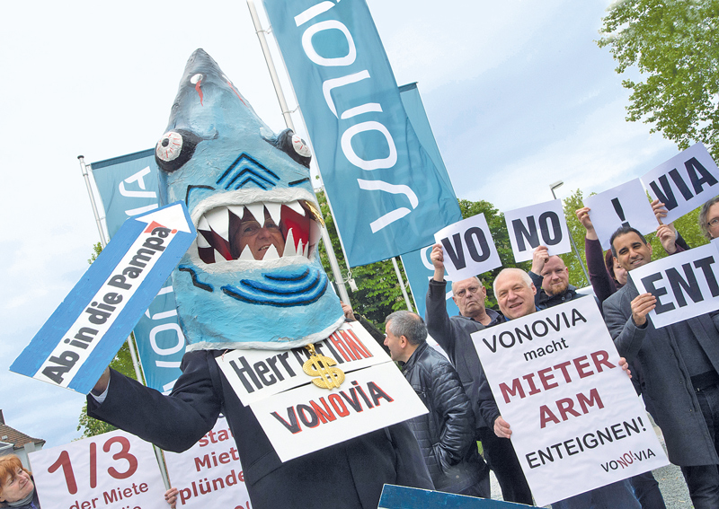 Demonstration am Vonovia-Hauptgeschäftssitz in Bochum