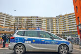 Polizeiauto vor dem ,Kreuzberger Zentrum‘