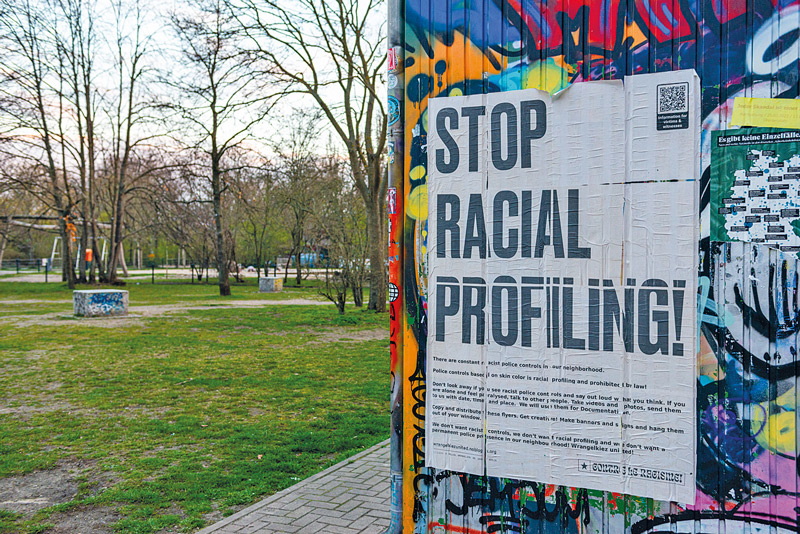 Plakat ,Stop racial profiling‘