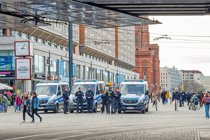 Polizeipräsenz am Alexanderplatz