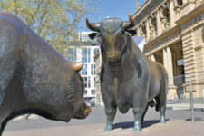 Bulle und Bär vor der Frankfurter Börse