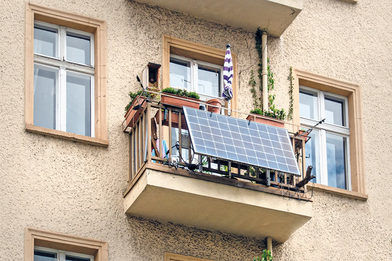 Balkon mit Solaranlage