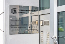 Firmenschild der Wohnungsgenossenschaft