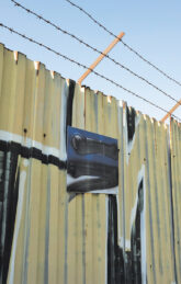 Zaun einer Senatsliegenschaft im Blankenburger Süden