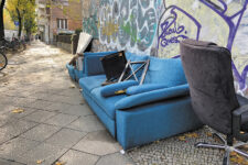 Sperrmüll auf dem Bürgersteig
