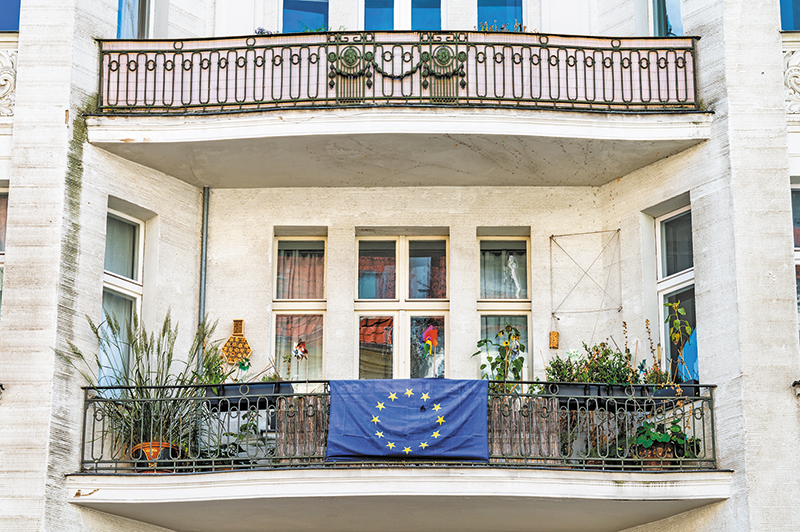 Europafahne am Balkon Europafahne am Balkon