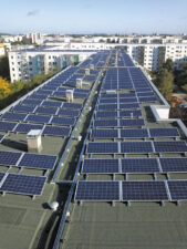 Dach mit Solarpaneln