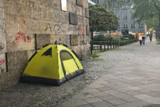Zelt eines Wohnungslosen
