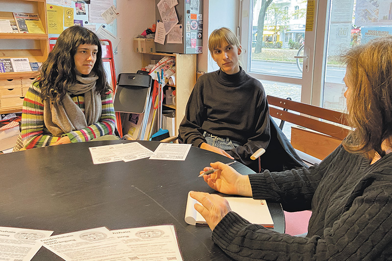 Anna und Kirsten von der Initiative im Gespräch mit dem MieterMagazin Anna und Kirsten von der Initiative im Gespräch mit dem MieterMagazin