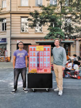 Van Bo Le-Mentzel (links im Bild) und sein Kollege Lukas Sailer