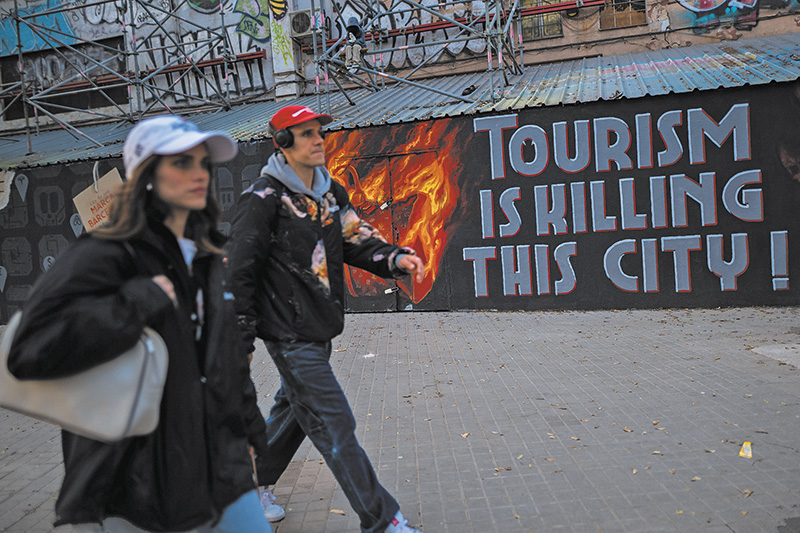 Protestplakat gegen die Auswüchse des Tourismus auf dem Wohnungsmarkt von Barcelona Protestplakat gegen die Auswüchse des Tourismus auf dem Wohnungsmarkt von Barcelona