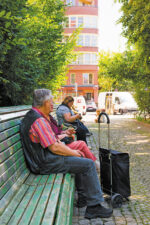 Senioren auf einer Parkbank