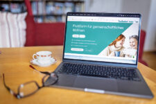 Laptop mit der Internetseite ,ingemeinschaft'