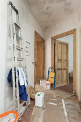 Bauarbeiten im Hausflur