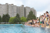 Schwimmbad in West-Berliner Großsiedlung